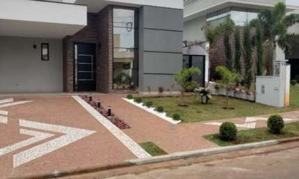 CASA TÉRREA NOVA COM 3 SUÍTES, ÁREA GOURMET À VENDA EM CONDOMÍNIO DE PAULÍNIA/SP.