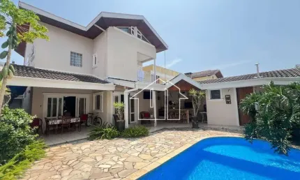 Casa com 4 dormitórios, com 325m² em Condomínio no Urbanova, SJC.