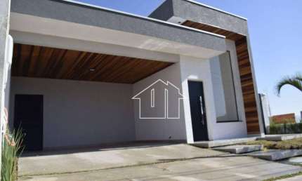 Casa á Venda no Condomínio Malibu em  Caçapava - SP.