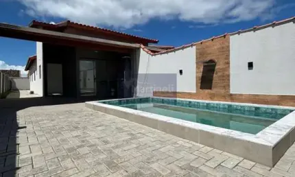 Imperdível! Casa à venda em Itanhaém-SP, no bairro Cibratel. 3 quartos, 1 suíte, 1 sala, 2 banheiros, 3 vagas de garagem. Confira!