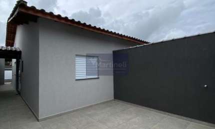 Casa à venda em Itanhaém-SP, bairro Tupy: 2 quartos, 1 suíte, 2 vagas de garagem, 650m² de área. Confira!