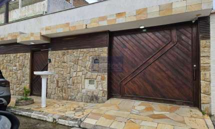 Imperdível casa à venda em Itanhaém-SP, Centro: 4 quartos, 2 suítes, sala, banheiro, garagem e 300m² de área!