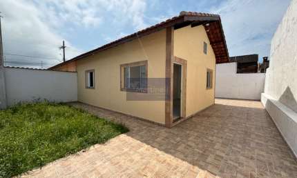 Imperdível oportunidade: Casa à venda em Itanhaém-SP, Nova Itanhaém, 2 quartos, 1 sala, 1 banheiro, 7 vagas, 50,40m²!