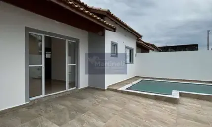 Oportunidade única: Casa à venda em Itanhaém-SP, no bairro Jamaica, com 2 quartos, 1 suíte, 1 sala, 2 banheiros, 3 vagas de garagem e 73,00 m² de área.