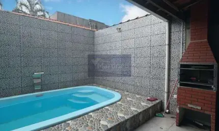 Imperdível oportunidade de adquirir uma casa com 3 quartos e 2 suítes em Itanhaém-SP, bairro Santa Terezinha, 70m².