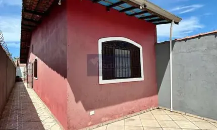 Casa à venda em mongaguá-sp, bairro flórida mirim: 2 quartos, sala, 2 banheiros, 3 vagas e 90m² de área. aproveite!