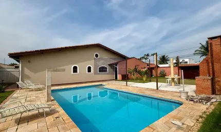 Imperdível oportunidade de adquirir casa de 4 quartos em Grandesp, Itanhaém-SP: 1 suíte, 1 sala, 2 banheiros, 219,42 m² de área.