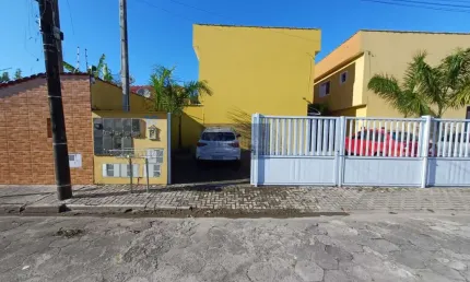 Casa em Condomínio à Venda em Suarão, Itanhaém-SP: 2 quartos, 2 suítes, 1 sala, 1 vaga de garagem, 93 m².