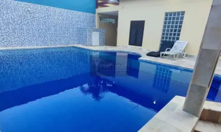 Casa à venda em Itanhaém-SP, Bopiranga: 3 quartos, 1 suíte, 2 salas, 3 banheiros, 5 vagas, 221 m². Imperdível!