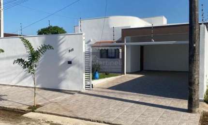 Imperdível oportunidade de adquirir casa com 3 quartos e suíte na Beira Mar de Peruíbe-SP, 140m² de área!