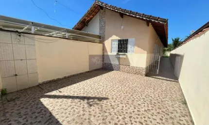 Imperdível: Casa à venda em Mongaguá-SP, na Vila Seabra, com 3 quartos, 1 suíte, 1 sala, 2 banheiros, 2 vagas de garagem e 72m². Confira!