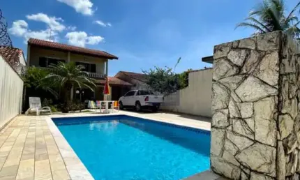 Imperdível! Casa à venda em Itanhaém-SP, bairro Grandesp: 2 quartos, 2 salas, 2 banheiros, 171m² de área.