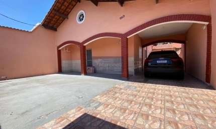 Casa com 4 quartos à venda no Jardim Peruíbe, Peruíbe  por R$ 600.000