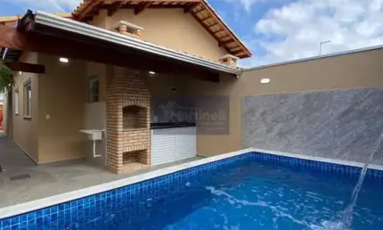 Oportunidade imperdível: Casa à venda em Itanhaém-SP, bairro Regina, com 2 quartos, 1 suíte, 1 sala, 1 banheiro, 2 vagas de garagem, 61,50m².