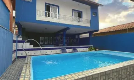 Imperdível casa à venda em Itanhaém-SP, no bairro Cibratel: 5 quartos, 3 suítes, 2 salas, 6 vagas de garagem!