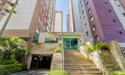 Apartamento à venda com 3 dormitórios e planta versátil no Bigorrilho/Champagnat, Curitiba/PR.