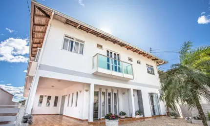 Excelente residência no bairro água verde com linda vista panorâmica