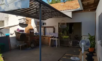 Terreno com 956 m² com 7 apartamentos + uma residência