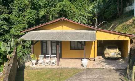 Ótima Residência com 3 dormitórios Próximo Vila Germânica