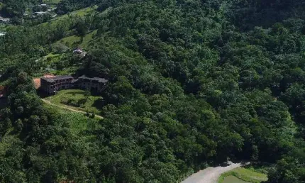 Terreno com 15.000m² com 3.600m² de área construída