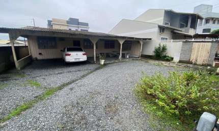 CASA / TERRENO DE ESQUINA - MEIA PRAIA - NAVEGANTES