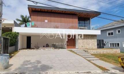Casa de alto padrão à venda no Condomínio Morada dos Lagos em Barueri.