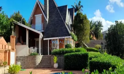 Imóvel de luxo em condomínio: casa 4 quartos, 2 suítes, 3 salas, 5 banheiros em Cotia-SP, bairro São Paulo II. Aproveite!
