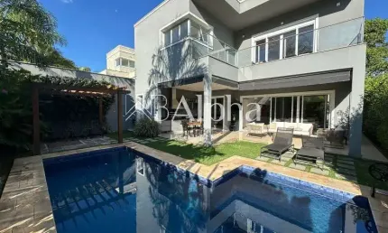 Casa a venda no Condomínio Itahyê em Santana de Parnaíba - SP