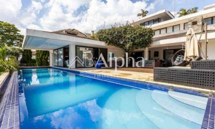 Casa para locação e venda no Residencial Alphaville 8 em Santana de Parnaíba - SP