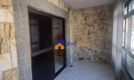 Sobrado com 3 andares no Centro de Itaquera, com 8 salas e 6 banheiros.
