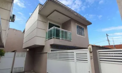 Casa com 2 dormitórios à venda, 95 m² por R$ 320.000 - Village Rio das Ostras - Rio das Ostras/RJ