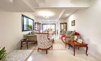 Casa - Cond. Golden Park - Jacareí - 3 Dormitórios (1 Suíte) - 200m²