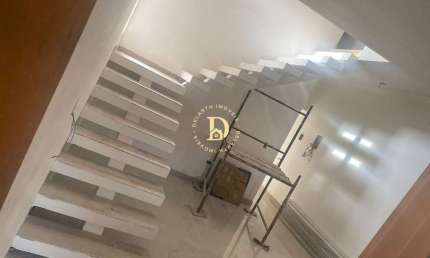 Sobrado novo - Jardim Del Rey - 3 Dormitórios (1 Suíte) - 200m²