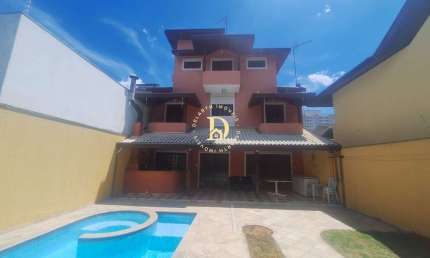 Sobrado - Villa Branca - Jacareí - 03 Dormitórios (01 Suíte) - 203m²
