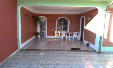 Casa - Jardim Ismênia - 3 Dormitórios (1 suíte) - 220m² - São José dos Campos/SP