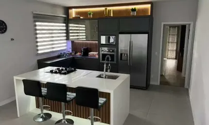 Excelente casa de 3 dormitórios e 2 suítes no bairro Serraria - São José. - CA1350