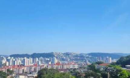 Sobrado de 3 quartos sendo duas suítes, localizado em Capoeiras - Florianópolis - SO1489