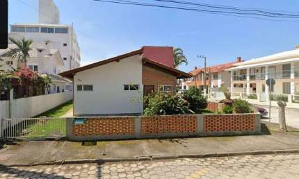 Ótima casa em excelente localização na praia de Palmas. - CA1496