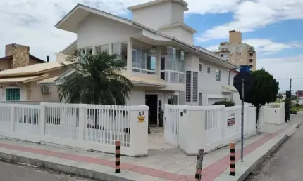 Casa com 4 quartos à venda na Rua Varese, Pagani, Palhoça