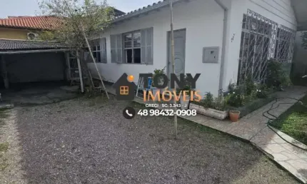 Casa comercial de 3 dormitórios à venda no bairro Praia Comprida - São José - CA1744