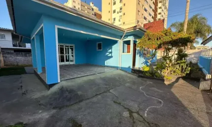 CASA ESPAÇOSA COM 3 QUARTOS E 140M2 EM AREIAS - CA1769