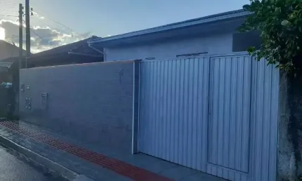Aceita permuta  - casa 2 quartos -suíte + escritório +edícula+ 3 vagas  - ca749