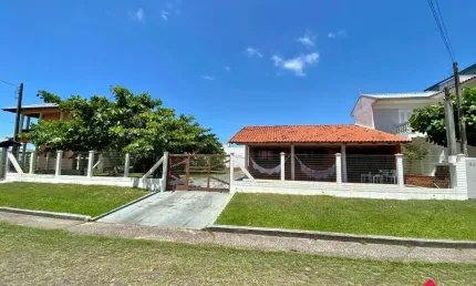 Casa para Venda - 146.85m², 4 dormitórios, 2 vagas - Areias Brancas