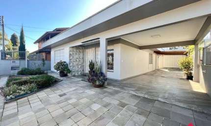 Casa para Venda - 210m², 3 dormitórios, sendo 1 suites, 2 vagas - Interlagos