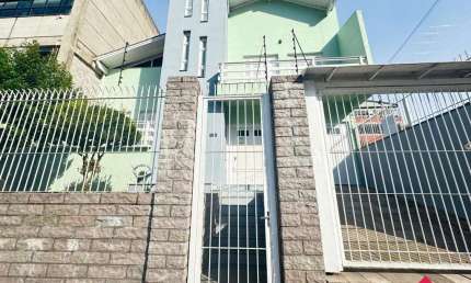 Casa com 4 quartos à venda na Rua Cabo-Polícia Militar Almir Farias da Costa, 38, Cinqüentenário, Caxias do Sul por R$ 750.000