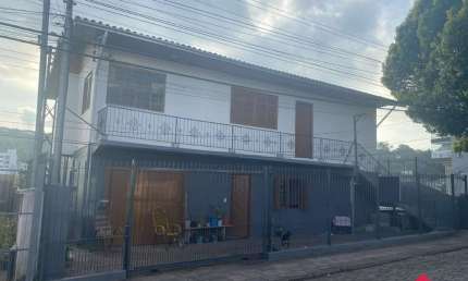 Casa com 4 quartos à venda na Professor José Nicoletti, 874, São José, Caxias do Sul por R$ 580.000