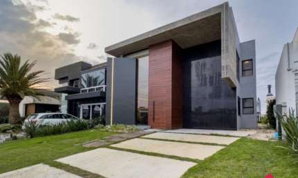 Casa à venda na Avenida Diamante, 1173, Condomínio Riviera Xangri-Lá, Xangri-Lá por R$ 2.199.000