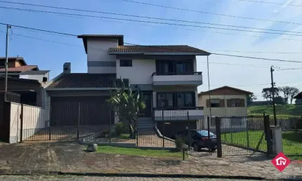 Casa com 3 quartos à venda na Rua Hermes João Webber, 731, Sanvitto, Caxias do Sul por R$ 1.600.000