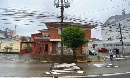 Casa Comercial para Venda - 202.18m², 4 dormitórios, 2 vagas - Pio X