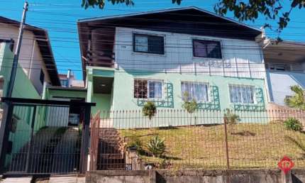 Casa para Venda - 140m², 3 dormitórios, sendo 1 suites, 2 vagas - Universitário